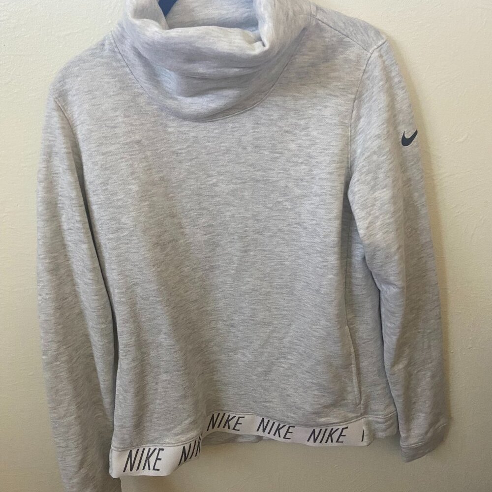 Nike Dri Fit Gray Pullover - Small